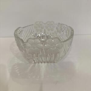 Vintage Tiara Exclusive by Anna Hutte Cut Lead Crystal LaFleur 7" Candy Bowl